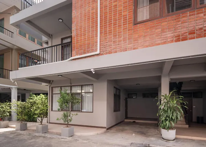 Spacious 2bd 2ba In Thong Lor *