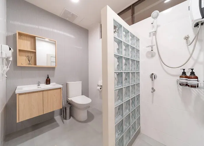 Spacious 2bd 2ba In Thong Lor *