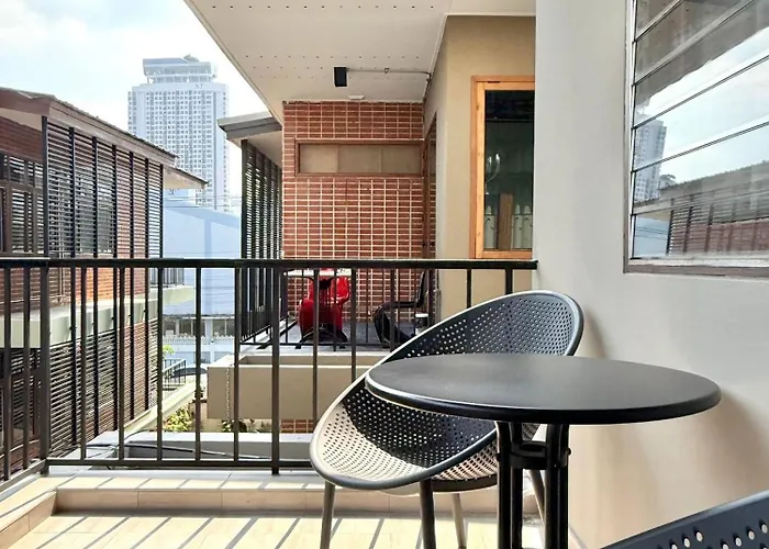 Spacious 2bd 2ba In Thong Lor *